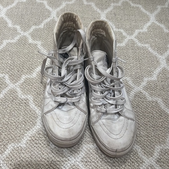 White vans - Picture 2 of 4